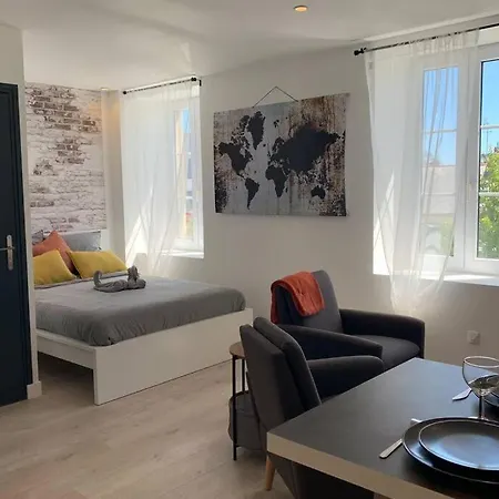 Le petit loft - Studio - WIFI - Coeur de ville - Parking Pont-lʼAbbé Extérieur photo