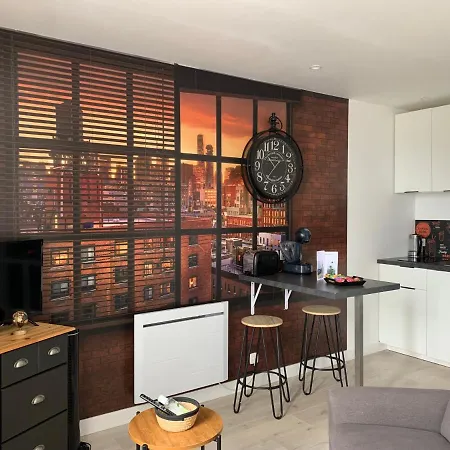Le petit loft - Studio - WIFI - Coeur de ville - Parking Pont-lʼAbbé Extérieur photo